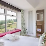 4 Bed In Norwood Oc-b35549 * Fewston